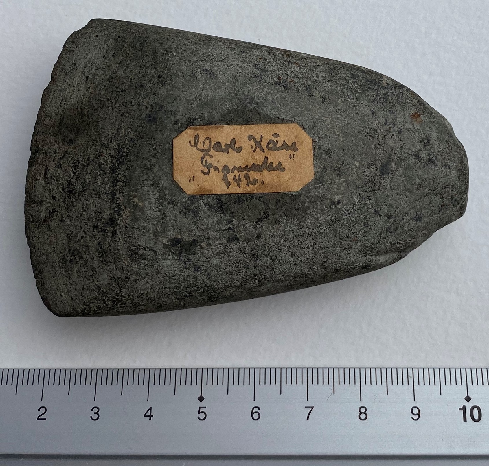 Steinbeil Fismecke 1942 aus der geologischen Sammlung Carl Kaese